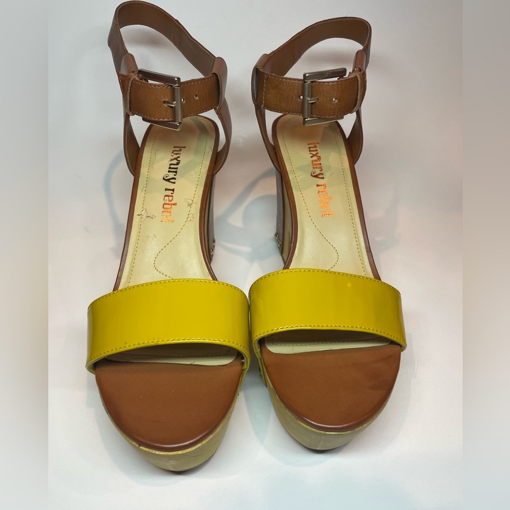 Women Platform Faux wood heels open toe with buckle size 38.5 Macy’s brand